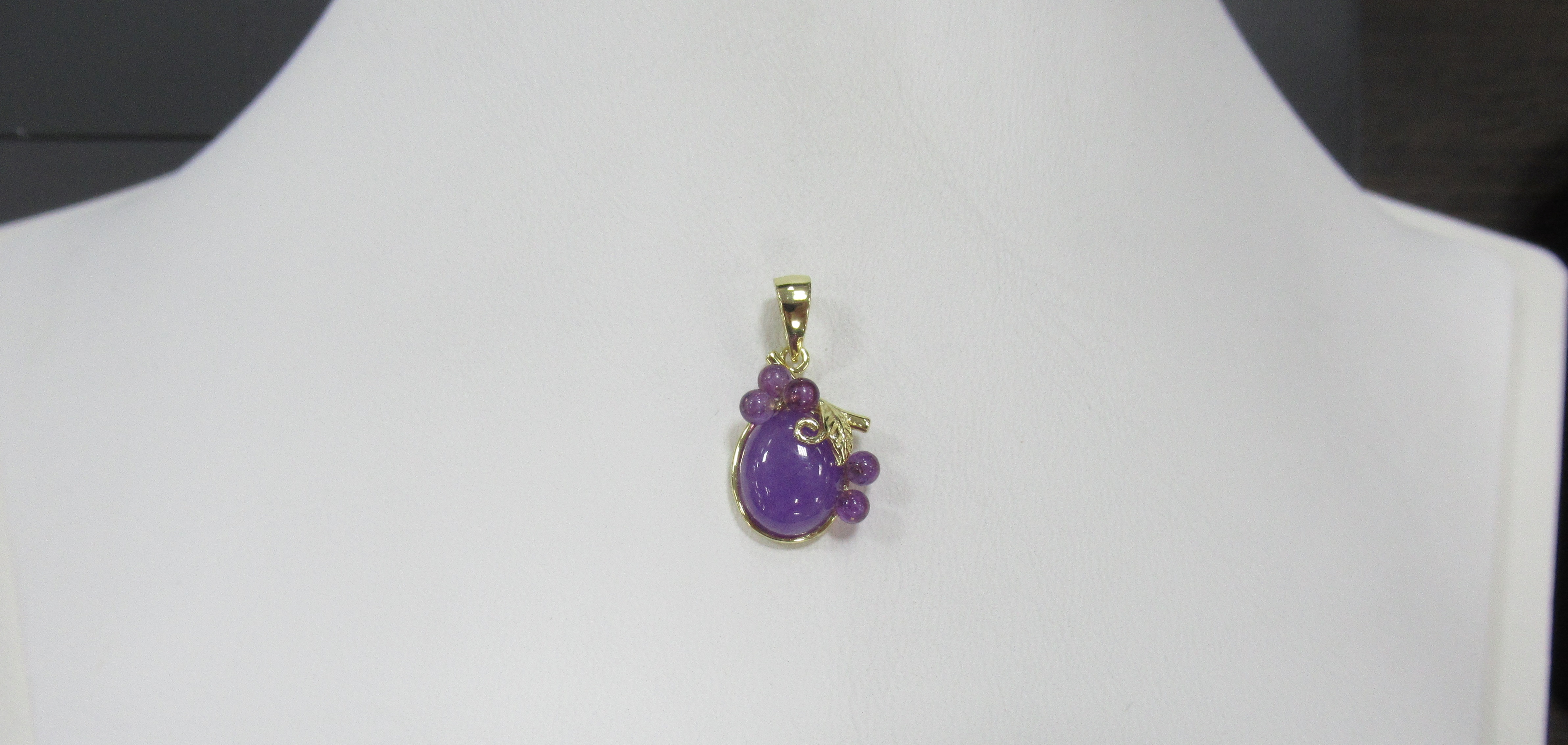 Серебряная подвеска с лавандовым жадеитом